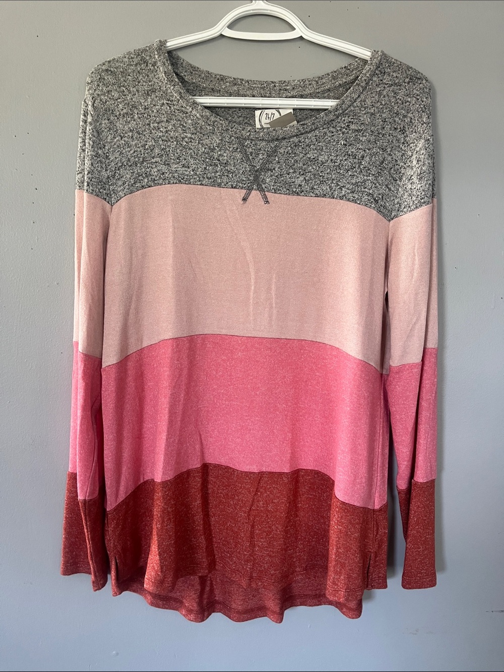 24/7 Maurice’s Colorblock Long Sleeve Tee in Gray and Pink Shades medium